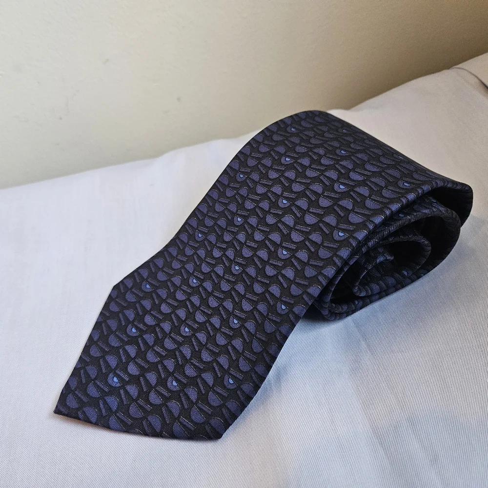 Gucci navy blue silk tie